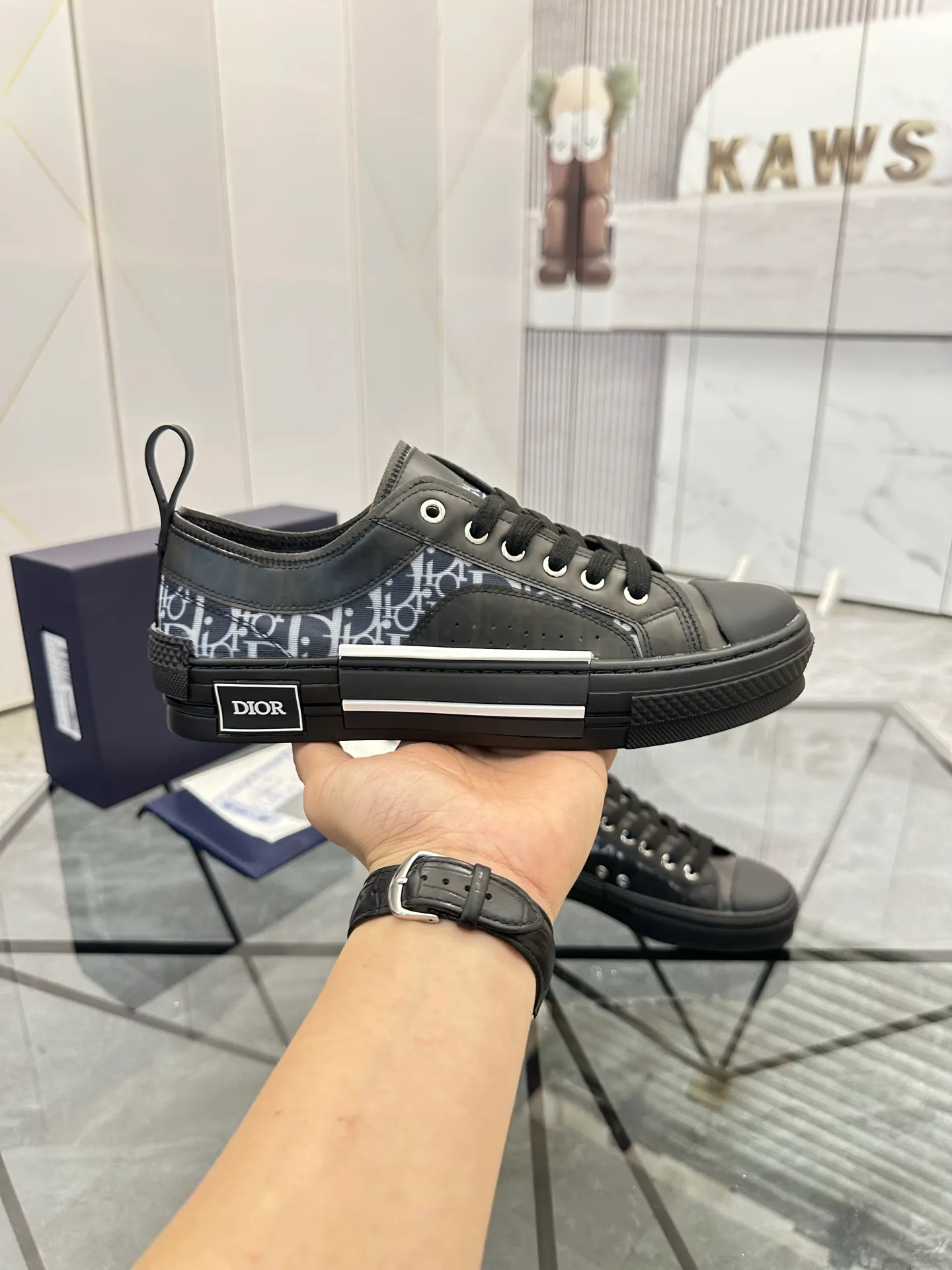 Selling men's shoes 💰: 💰P400¥ Product trademark: Dio* "Dior*" low-top casual shoes Regular size: 36-45 (can be customized to 46) Couple style B23 Product materials: Upper imported original fabric, breathable lining, original outsole. No.: 007
